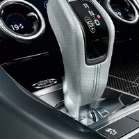 Range Rover Sport SVR po faceliftu s karbonovou kapotou