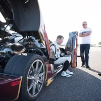 Koenigsegg Agera RS rozdrtil Chiron v „královské disciplíně“