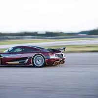 Koenigsegg Agera RS rozdrtil Chiron v „královské disciplíně“