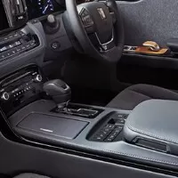 Nová Toyota Century je venku. Císař a bossové Jakuzy se už jistě těší