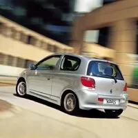 Hrdinové za babku: Toyota Yaris 1.5 TS
