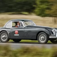 Classic drive: Vyzkoušejte Jaguar E-Type nebo původní Range Rover