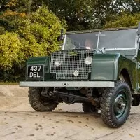 Classic drive: Vyzkoušejte Jaguar E-Type nebo původní Range Rover