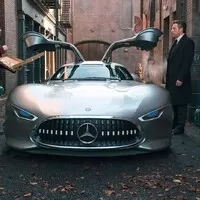 Hrdinové Ligy spravedlnosti se budou po plátně prohánět v Mercedesech