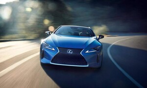 Novinky: Japonský perfekcionismus v praxi – nejmodřejší modrá na Lexusu