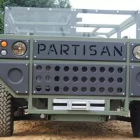 Partisan One – šeredný, ale šikovný
