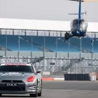 Nissan postavil GT-R ovládané gamepadem