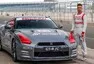 Nissan postavil GT-R ovládané gamepadem