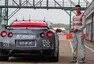 Nissan postavil GT-R ovládané gamepadem