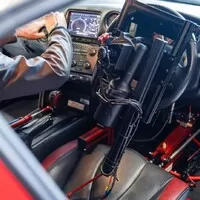 Nissan postavil GT-R ovládané gamepadem