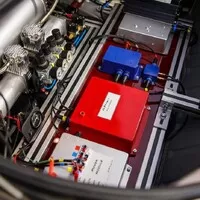 Nissan postavil GT-R ovládané gamepadem