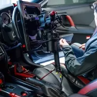 Nissan postavil GT-R ovládané gamepadem