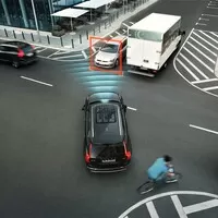 Asistenty umí zabránit srážce s autem, chodcem i zvířetem. Ale nedělají z nás horší řidiče?