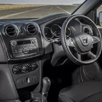 Dacia vyhlašuje válku zbytečnostem v autě