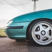 Opel Calibra 2.0 Turbo 4x4: Stroj času | Za volantem