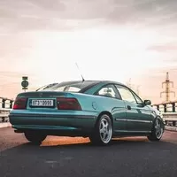 Opel Calibra 2.0 Turbo 4x4: Stroj času | Za volantem