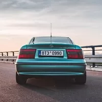 Opel Calibra 2.0 Turbo 4x4: Stroj času | Za volantem