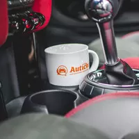 Vychutnejte si kafe nebo čaj ze stylového hrnku od Autíčkáře!