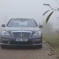 Mercedes S500L 4 Matic AMG – Sladký život šéfa podsvětí
