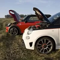 Abarth 595 Turismo vs. Mini JCW Cabrio: Roztomilé splašené nesmysly