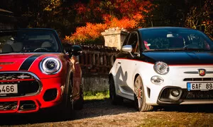 Abarth 595 Turismo vs. Mini JCW Cabrio: Roztomilé splašené nesmysly