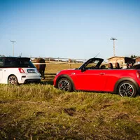 Abarth 595 Turismo vs. Mini JCW Cabrio: Roztomilé splašené nesmysly