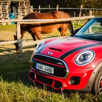 Abarth 595 Turismo vs. Mini JCW Cabrio: Roztomilé splašené nesmysly