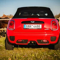 Abarth 595 Turismo vs. Mini JCW Cabrio: Roztomilé splašené nesmysly