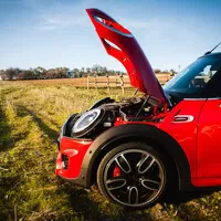 Abarth 595 Turismo vs. Mini JCW Cabrio: Roztomilé splašené nesmysly