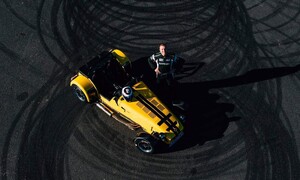 Novinky: Caterham má nový rekord – nejvíc dotočených donutů za jednu minutu