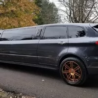 Na prodej je nejdivnější limuzína na světě. Prodloužené Subaru Tribeca 