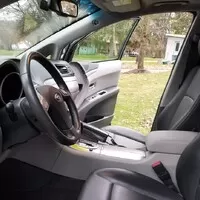 Na prodej je nejdivnější limuzína na světě. Prodloužené Subaru Tribeca 