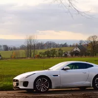 Jaguar F-type 2.0: Rocker hraje unplugged