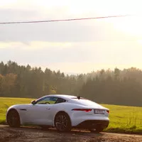 Jaguar F-type 2.0: Rocker hraje unplugged