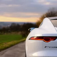 Jaguar F-type 2.0: Rocker hraje unplugged