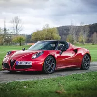Alfa Romeo 4C Spider: Sveď mě šarmantní Italko!