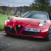 Alfa Romeo 4C Spider: Sveď mě šarmantní Italko!