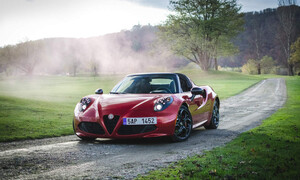 Recenze & testy: Alfa Romeo 4C Spider: Sveď mě šarmantní Italko!