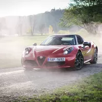 Alfa Romeo 4C Spider: Sveď mě šarmantní Italko!