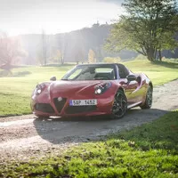 Alfa Romeo 4C Spider: Sveď mě šarmantní Italko!