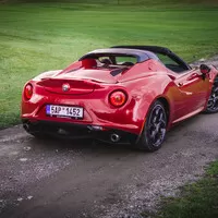 Alfa Romeo 4C Spider: Sveď mě šarmantní Italko!