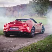 Alfa Romeo 4C Spider: Sveď mě šarmantní Italko!