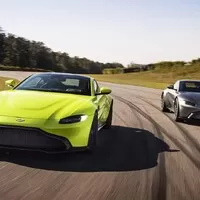 Nový Aston Martin Vantage je velmi rychlý, hodně hezký a strašně zelený