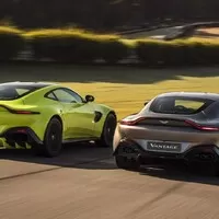 Nový Aston Martin Vantage je velmi rychlý, hodně hezký a strašně zelený