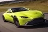Nový Aston Martin Vantage je velmi rychlý, hodně hezký a strašně zelený