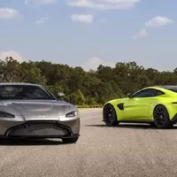 Nový Aston Martin Vantage je velmi rychlý, hodně hezký a strašně zelený