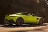 Nový Aston Martin Vantage je velmi rychlý, hodně hezký a strašně zelený