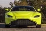 Nový Aston Martin Vantage je velmi rychlý, hodně hezký a strašně zelený