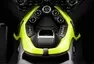 Nový Aston Martin Vantage je velmi rychlý, hodně hezký a strašně zelený