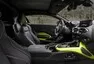 Nový Aston Martin Vantage je velmi rychlý, hodně hezký a strašně zelený